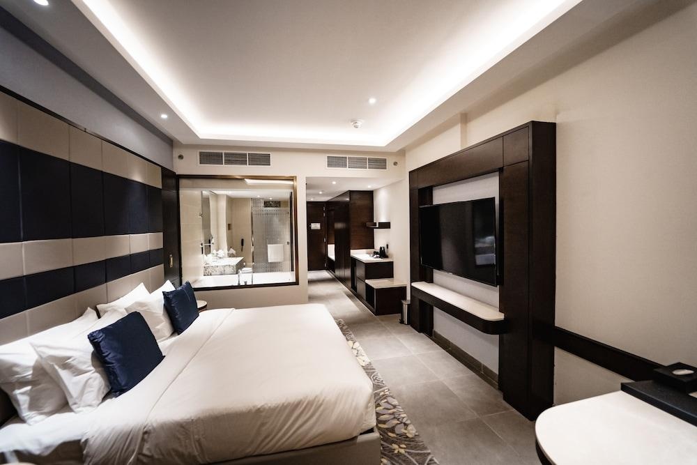 Luxury King Suite With Living Room- Canal View at Ramee Dream Hotel Downtown - Photo 1